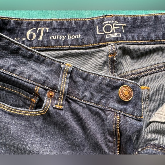 NWOT LOFT Women’s Curvy Boot Zip Up Distressed Dark Blue Jeans Size 28 Tall - Picture 3 of 5